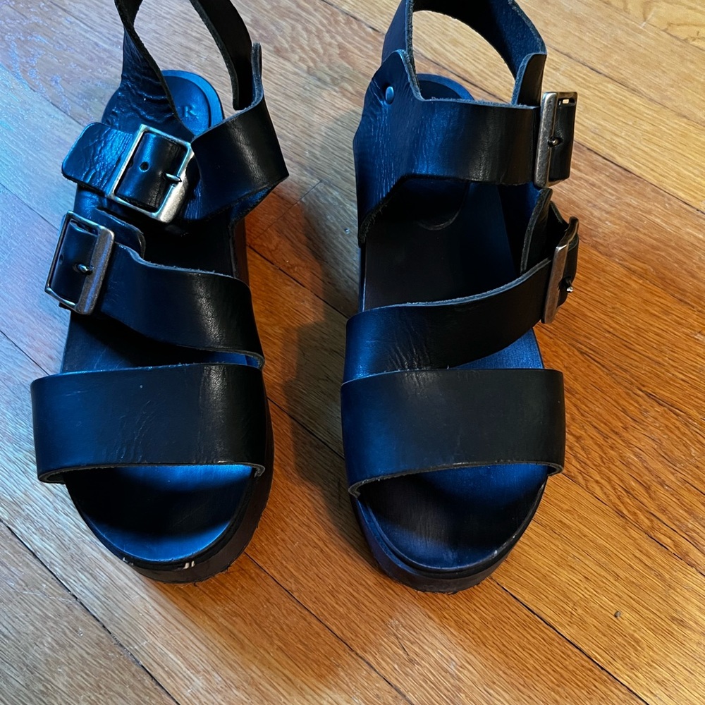 Bryr Black Clogs Size 8
